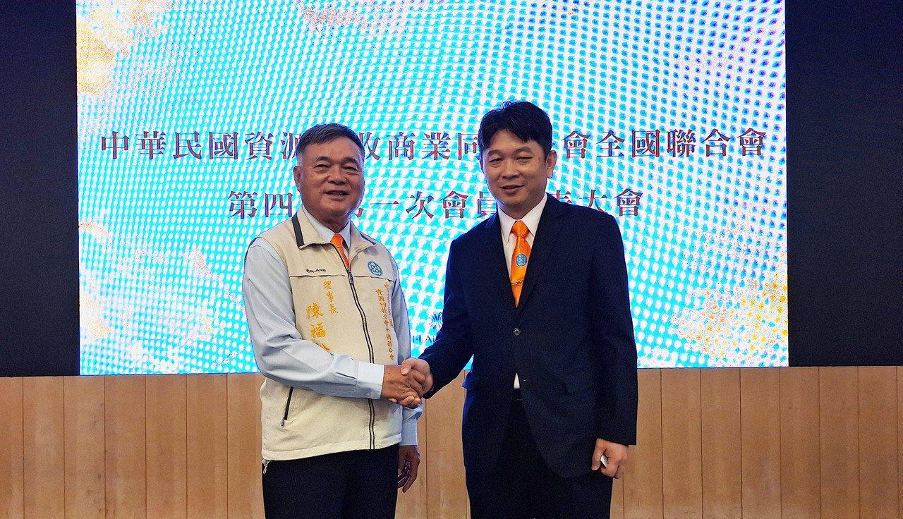 資源回收公會理事長交接 榮退陳福松推動循環經濟傳承永續獲口碑